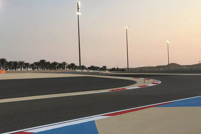 Detalle de los pianos de Sakhir