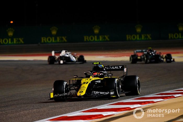 Esteban Ocon, Renault F1 Team R.S.20, Valtteri Bottas, Mercedes F1 W11
