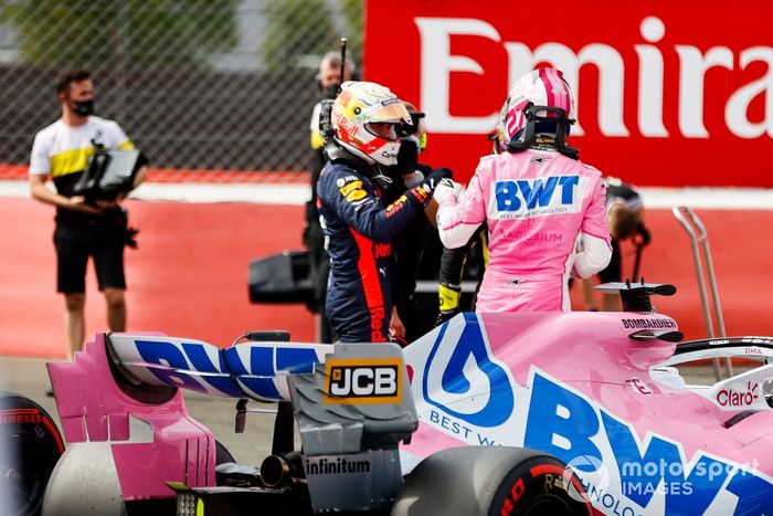 Max Verstappen, Red Bull Racing y el tercer puesto Nico Hulkenberg, Racing Point celebran en Parc Ferme 