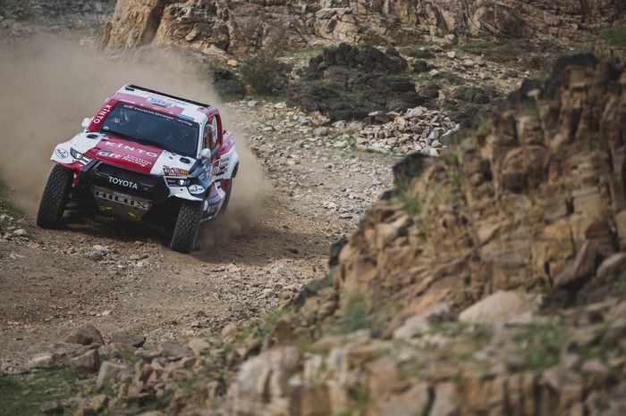 #205 Toyota Gazoo Racing Toyota: Giniel De Villiers, Dennis Murphy