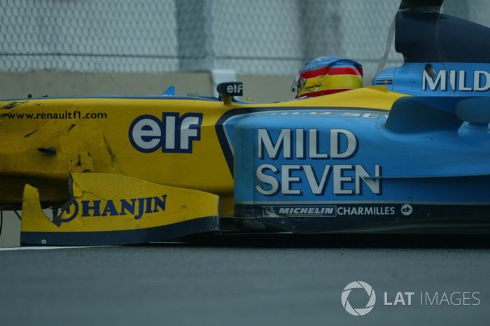 Fernando Alonso, Renault Renault F1 Team R23, choque