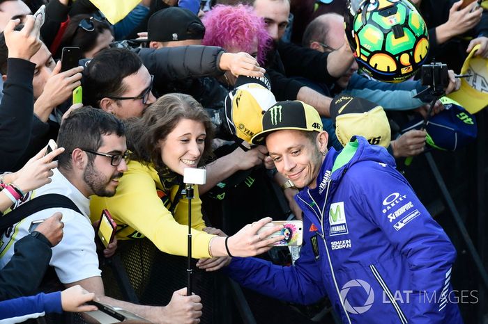 Valentino Rossi, Yamaha Factory Racing con sus fans