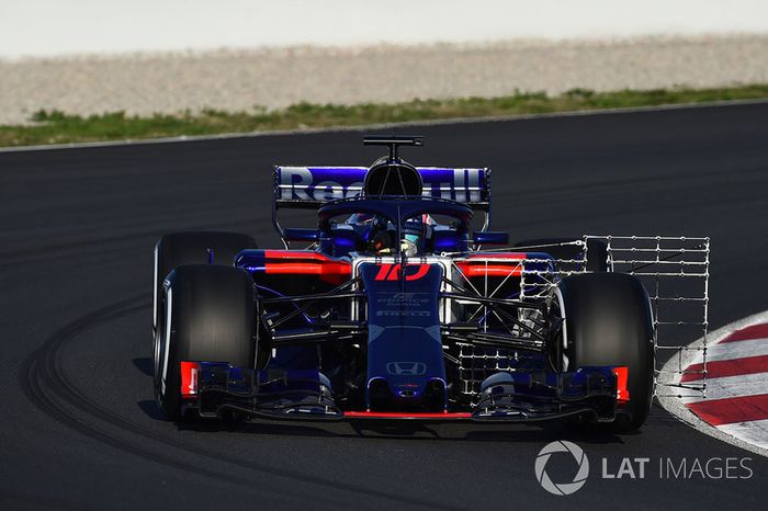 Pierre Gasly, Scuderia Toro Rosso STR13 with aero sensor