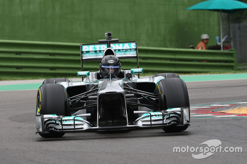 <img src="https://cdn-8.motorsport.com/static/img/cfp/0/0/0/100/108/s3/italy-2.jpg" alt="" width="20" height="12" /> Альдо Коста (конструктор, руководитель инженерного департамента Mercedes)