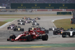 Себастьян Феттель, Ferrari SF71H, лідирує настарті