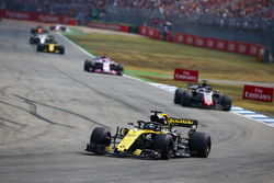 Nico Hulkenberg, Renault Sport F1 Team R.S. 18, leads Romain Grosjean, Haas F1 Team VF-18