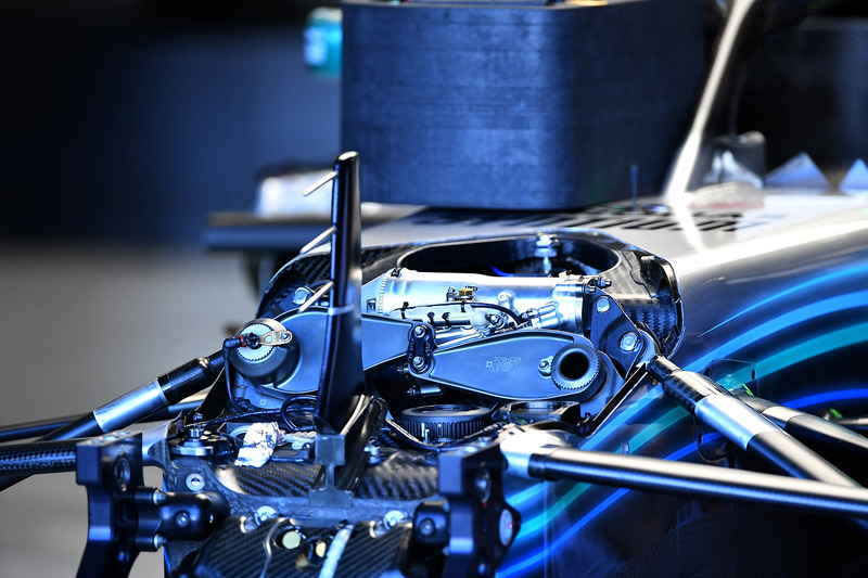 Mercedes-AMG F1 W09 front suspension detail