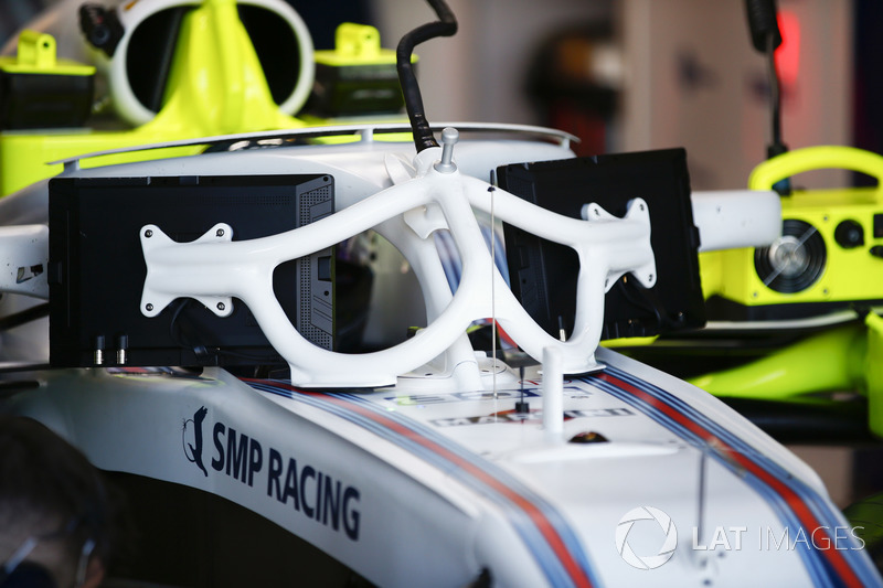 Sergey Sirotkin, Williams FW41 Mercedes, with the new halo-friendly display screen