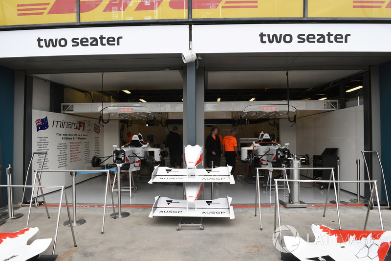 Il garage delle biposto F1 ExperiencesF1 Experiences