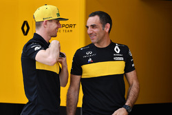 Nico Hulkenberg, Renault Sport F1 Team and Cyril Abiteboul, Renault Sport F1 Managing Director