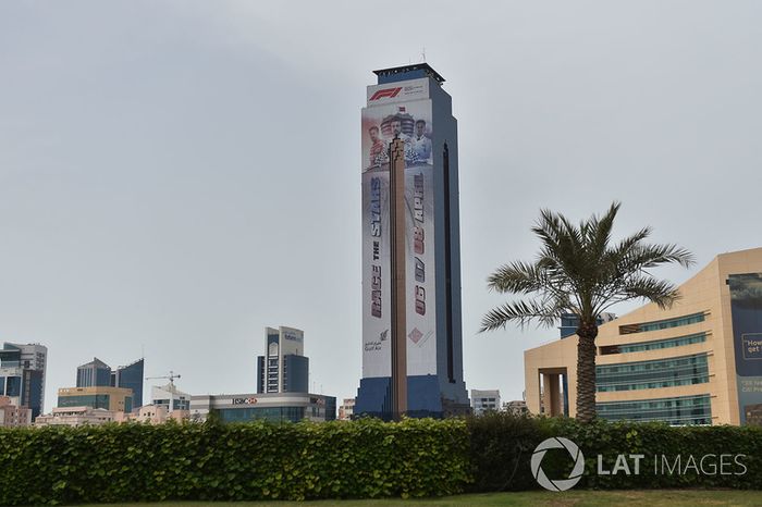 Edificios y carteles