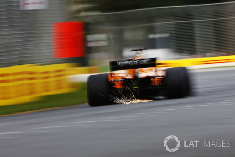 Fernando Alonso, McLaren MCL33 Renault, strikes up sparks