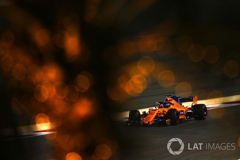 <img src="https://cdn-1.motorsport.com/static/custom/car-thumbs/F1_2018/TESTS/mclaren.png" alt="" width="250" /> McLaren