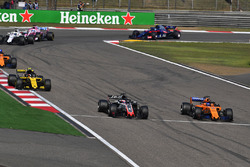Ромен Грожан, Haas F1 Team VF-18, Фернандо Алонсо, McLaren MCL33