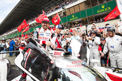 I vincitori #8 Toyota Gazoo Racing Toyota TS050: Sébastien Buemi, Kazuki Nakajima, Fernando Alonso
