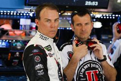 Kevin Harvick, Stewart-Haas Racing Ford Fusion and crew chief Rodney Childers