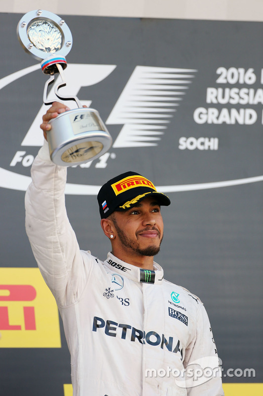 Podio: segundo lugar Lewis Hamilton, Mercedes AMG F1 Team