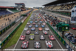 Das traditionelle Gruppenfoto der Autos in Le Mans