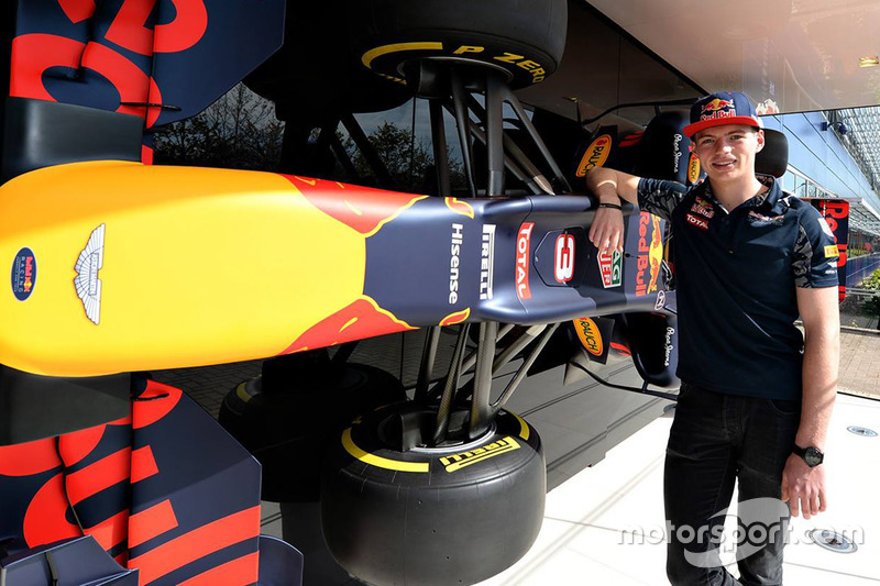 Max Verstappen, Red Bull Racing bezoekt de fabriek