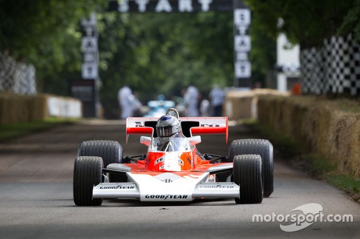 McLaren Cosworth M23 - Scott Walker