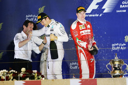 Podium: winner Nico Rosberg, Mercedes AMG F1 Team, Aldo Costa, Mercedes AMG F1 Engineering Director,