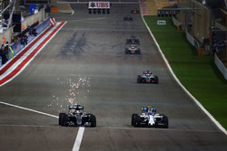 Lewis Hamilton, Mercedes AMG F1 Team W07 und Valtteri Bottas, Williams FW38