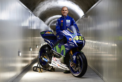 Movistar Yamaha MotoGP Team Director Massimo Meregalli with the 2016 Yamaha YZR-M1 Valentino Rossi, Yamaha Factory Racing