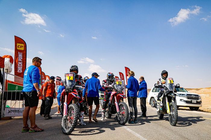 #7 Monster Energy Honda Team: Kevin Benavides, #17 Monster Energy Honda Team: Jose Ignacio Cornejo Florimo, #5 Rockstar Energy Husqvarna Factory Racing: Pablo Quintanilla