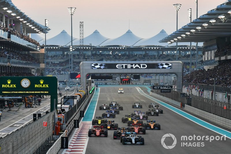 Lewis Hamilton, Mercedes AMG F1 W10, leads Max Verstappen, Red Bull Racing RB15, Charles Leclerc, Ferrari SF90, Sebastian Vettel, Ferrari SF90, Alexander Albon, Red Bull RB15, Lando Norris, McLaren MCL34 and the rest of the pack at the start