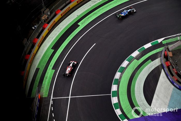 Esteban Ocon, Alpine A521, Kimi Raikkonen, Alfa Romeo Racing C41