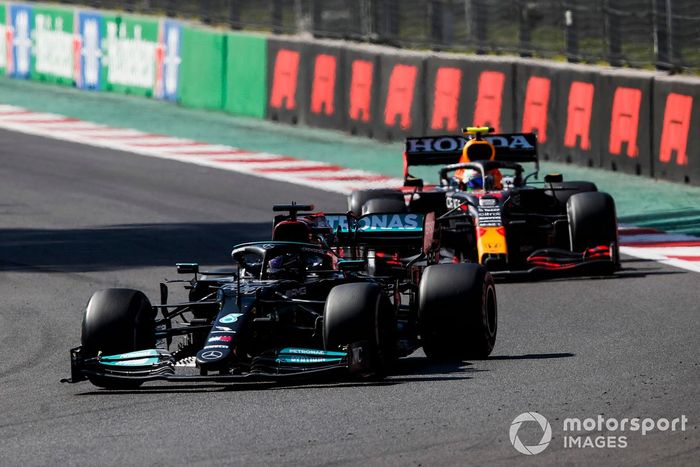 Lewis Hamilton, Mercedes W12, Sergio Pérez, Red Bull Racing RB16B