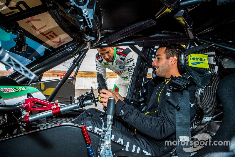 Рік Келлі, Kelly Racing Nissan, Даніель Ріккардо, Renault F1 Team