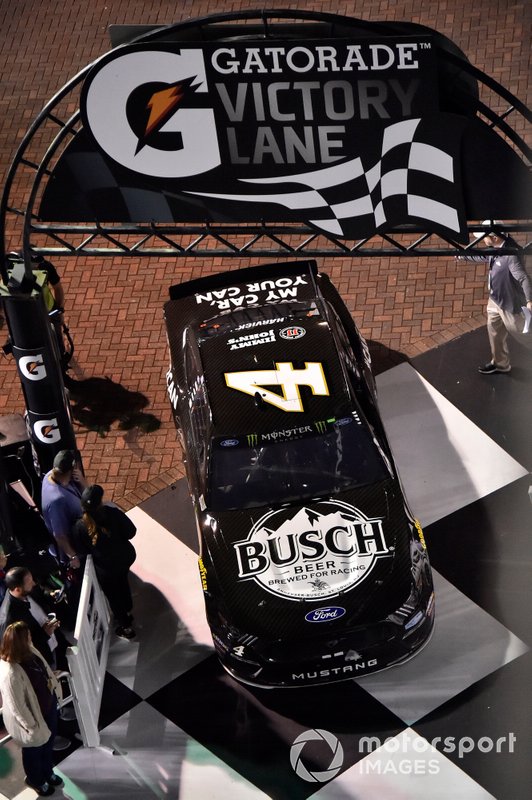 Winner Kevin Harvick, Stewart-Haas Racing, Ford Mustang Busch Beer Car2Can
