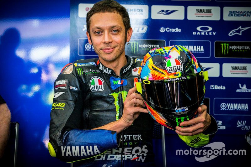 Валентино Россі, Yamaha Factory Racing, з шоломом для зимових тестів MotoGP