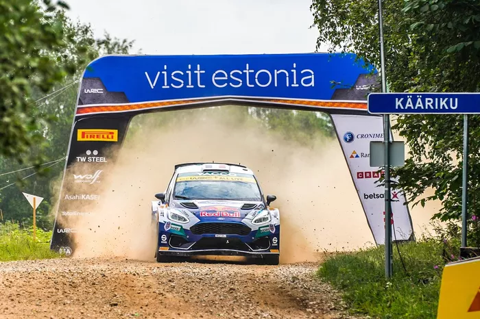 أدريان فورماو ورينو جامول، أم-سبورت فورد فييستا
