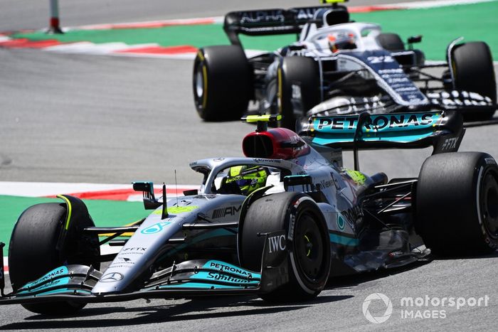 Lewis Hamilton, Mercedes W13, Yuki Tsunoda, AlphaTauri AT03