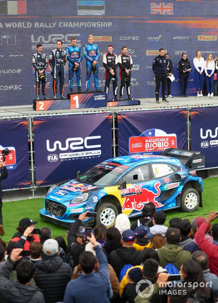 Podio: Ganadores Ott Tänak, Martin Järveoja, M-Sport Ford World Rally Team Ford Puma Rally1, segundo lugar Thierry Neuville, Martijn Wydaeghe, Hyundai World Rally Team Hyundai i20 N Rally1, tercer lugar Elfyn Evans, Scott Martin, Toyota Gazoo Racing WRT T