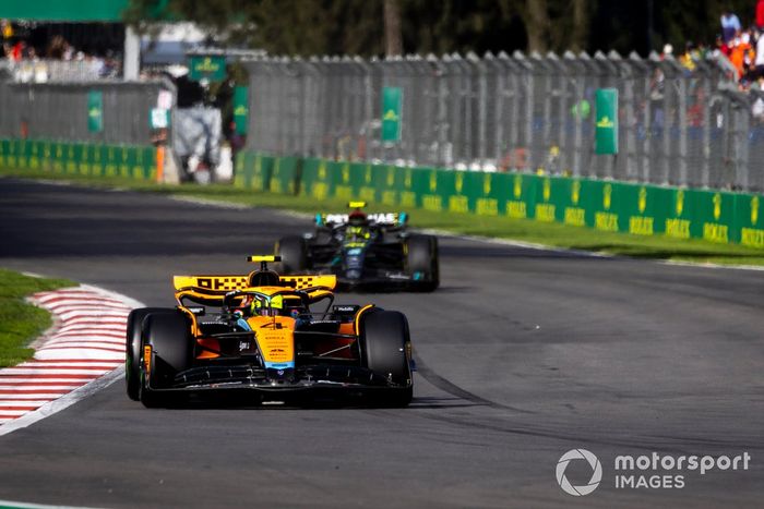 Lando Norris, McLaren MCL60, Lewis Hamilton, Mercedes F1 W14