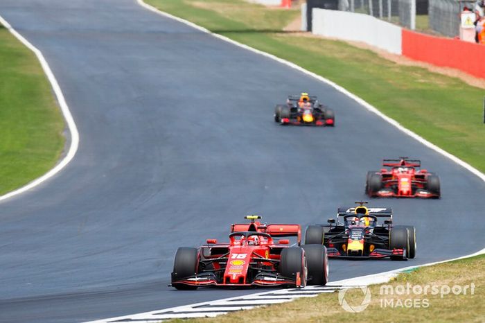 Charles Leclerc, Ferrari SF90, Max Verstappen, Red Bull Racing RB15, Sebastian Vettel, Ferrari SF90, y Pierre Gasly, Red Bull Racing RB15