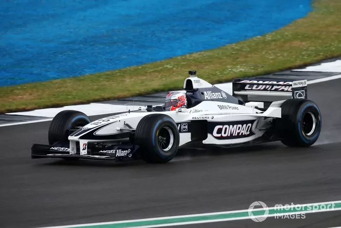 Jenson Button rijdt in de Williams FW22