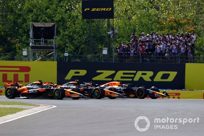 Oscar Piastri, McLaren MCL38, Lando Norris, McLaren MCL38, Max Verstappen, Red Bull Racing RB20, carrera por el liderato