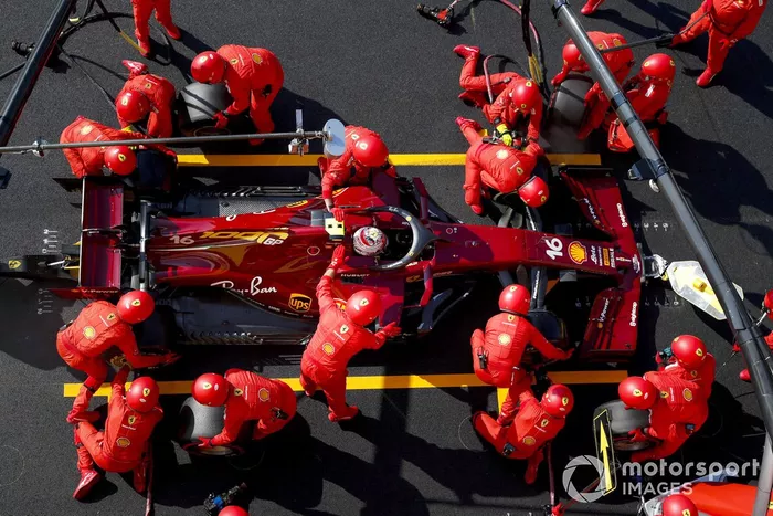 Charles Leclerc, Ferrari SF1000, ai box