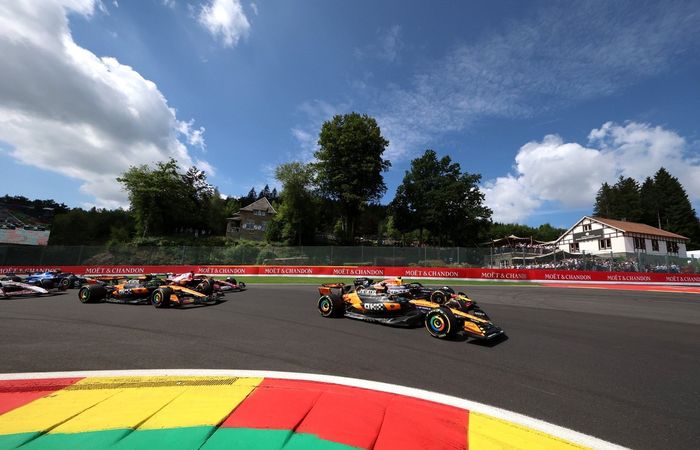 Oscar Piastri, McLaren, Max Verstappen, Red Bull Racing