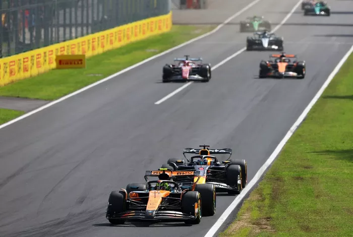 Lando Norris, McLaren, Max Verstappen, Red Bull Racing