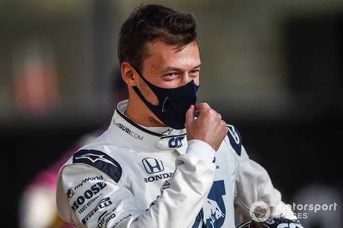 Daniil Kvyat, AlphaTauri durante la foto de grupo de los pilotos al final de la temporada