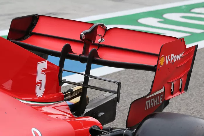 Detalle del alerón trasero del Ferrari SF1000