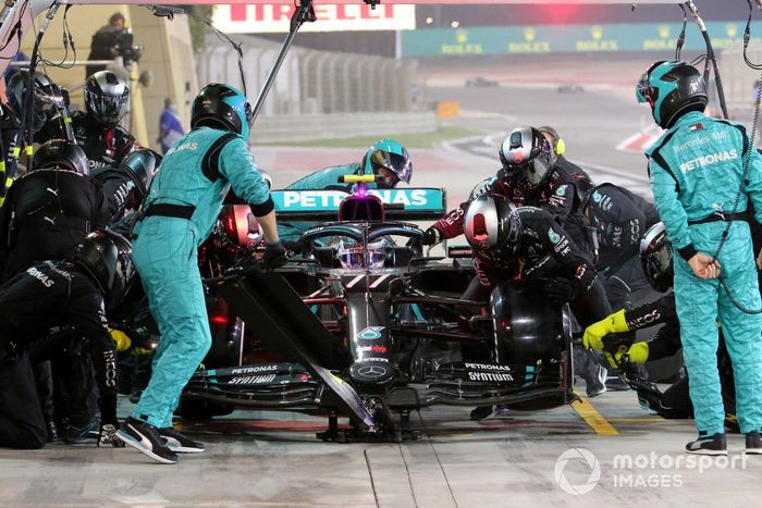 Valtteri Bottas, Mercedes F1 W11, en pits