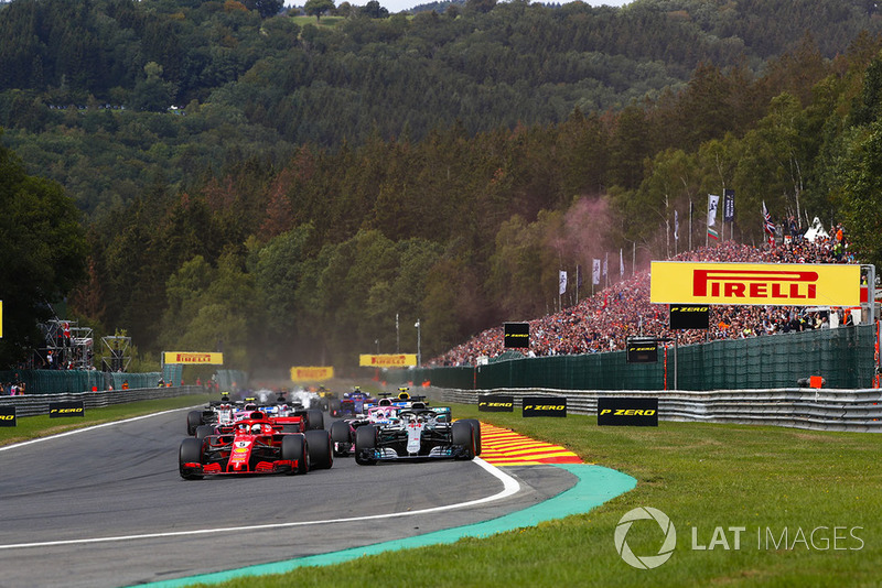 Sebastian Vettel, Ferrari SF71H, Lewis Hamilton, Mercedes AMG F1 W09, Sergio Perez, Racing Point Force India VJM11, y Esteban Ocon, Racing Point Force India VJM11