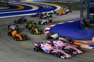 Esteban Ocon, Racing Point Force India VJM11, Sergio Perez, Racing Point Force India VJM11 en Romain Grosjean, Haas F1 Team VF-18