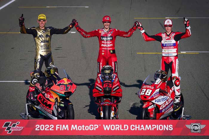 Augusto Fernández, Red Bull KTM Ajo campeón de Moto2, Francesco Bagnaia, Ducati campeón de MotoGP, Izan Guevara, equipo GasGas Aspar campeón de Moto3